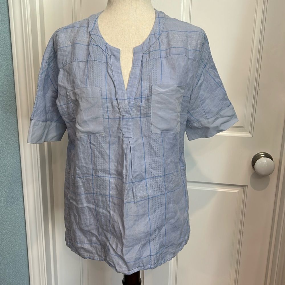 Tommy Bahama blue linen top with elbow link sleeves small